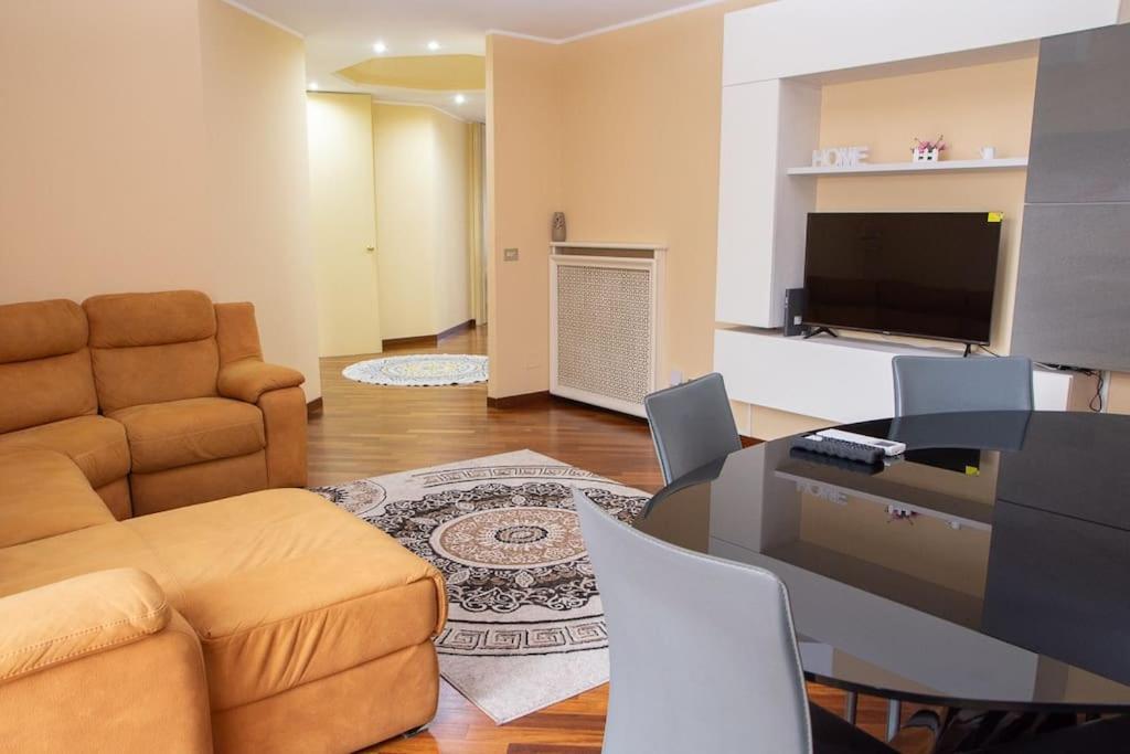 פיאצ'נצה Appartamento Grazioso Con Parcheggio Privato מראה חיצוני תמונה